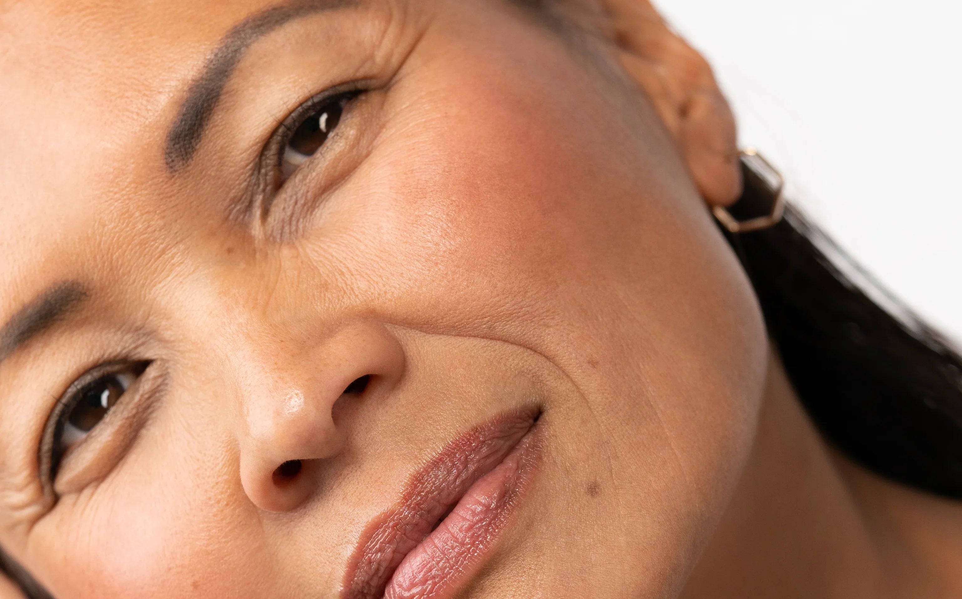 Quels sont les facteurs du vieillissement de la peau – surtout en été ?