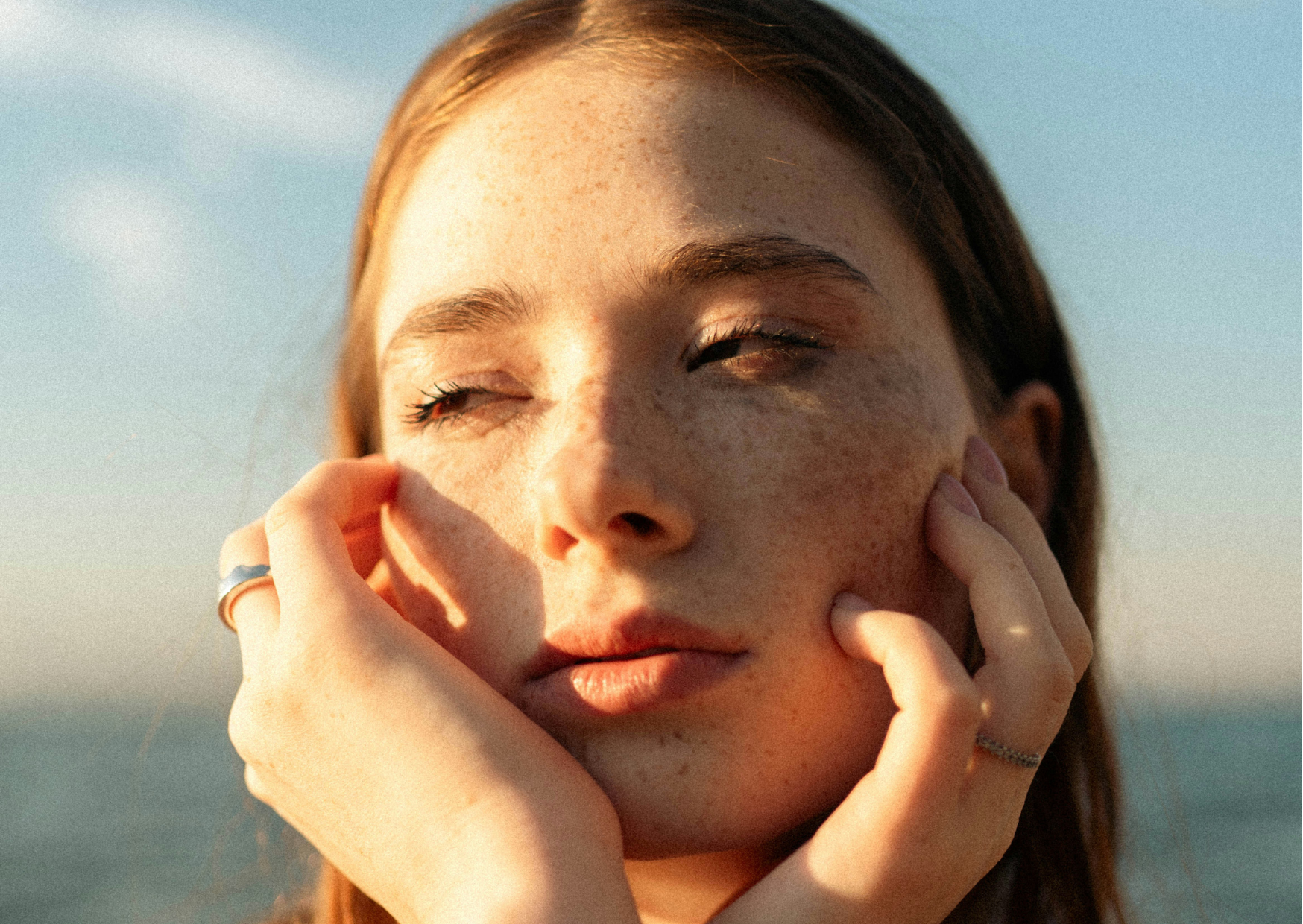 Comment réparer sa peau après le soleil et préserver son éclat ?